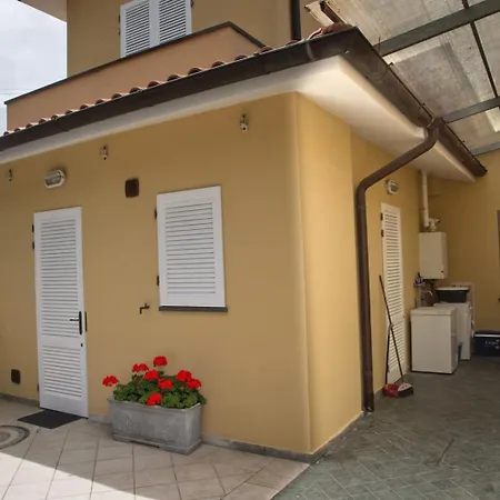 Villino Sergio, Dei Marmi *